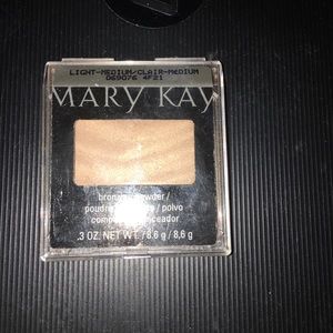 Mary Kay bronzing powder. New